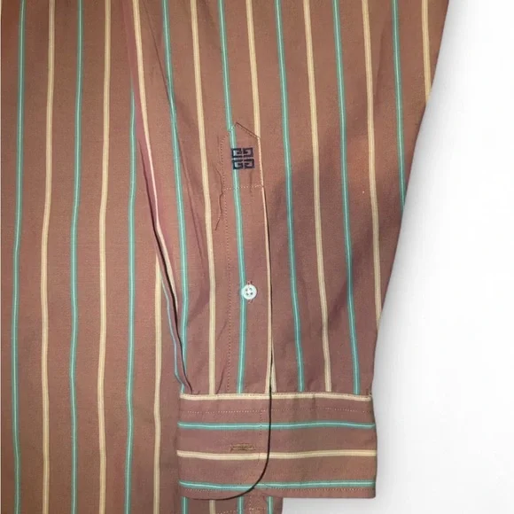 🔥Givenchy Shirt🔥 - Picture 2 of 6